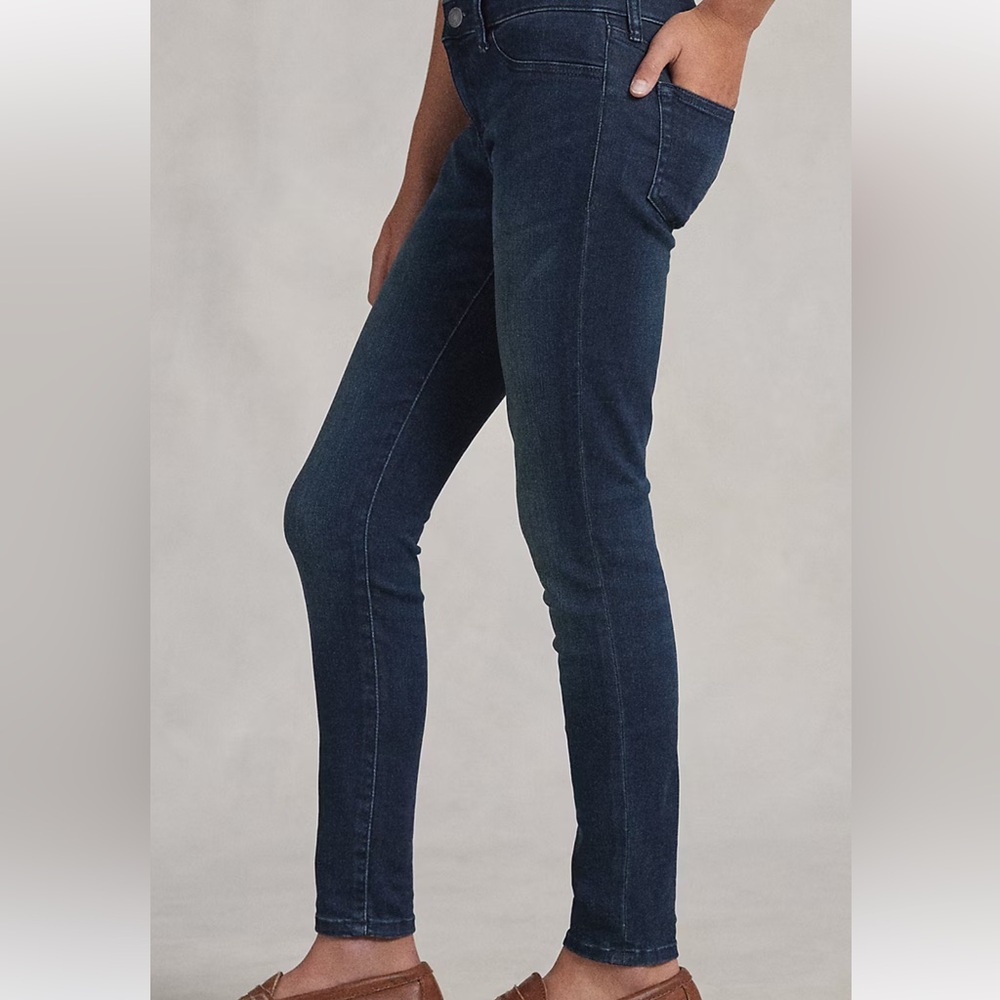 Ralph Lauren Aubrie Denim Legging
Girls size 8
LIGHTLY WORN
COLOR:Lucey Wash